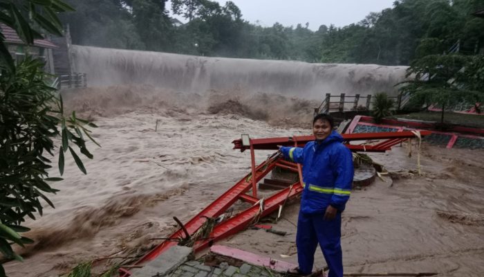 Hujan Deras, Jembatan Sumur Putri Porak Poranda dan Sejumlah Wilayah di Bandar Lampung Terendam Banjir