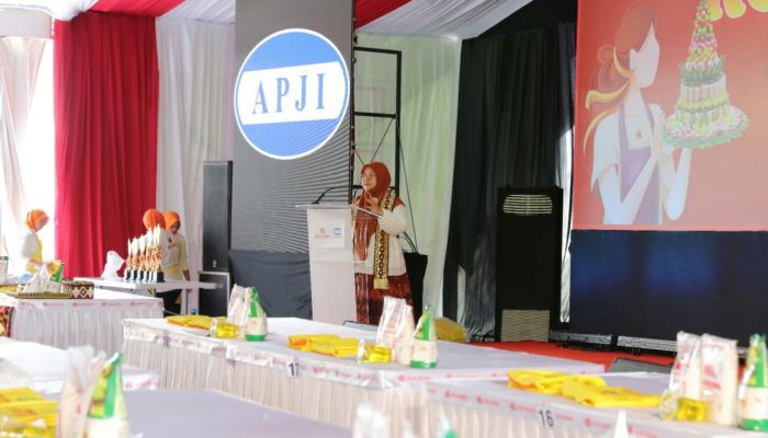 Tingkatkan Kreativitas, Ketua TP PKK Lampung Buka Lomba Penataan Kue Tradisional