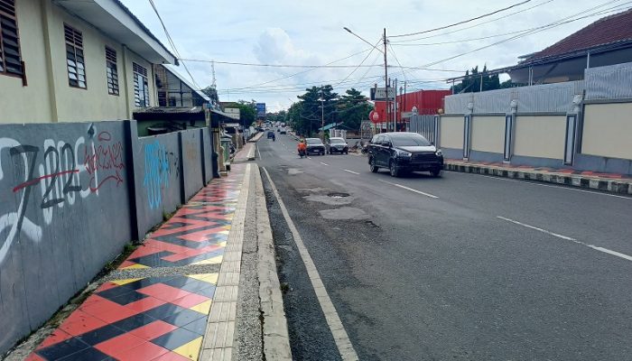 Jadi Bahan Lelucon Oleh Komika, Pemkot Bandar Lampung Perbaiki Trotoar Keramik Warna-warni