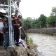 Walikota Eva Dwiana didampingi kepala OPD dan Asisten meninjau sejumlah lokasi terdampak banjir || Foto: Dinas Komdigi Bandar Lampung