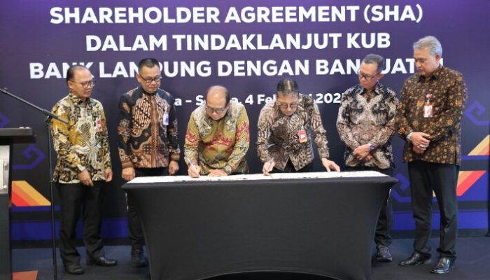 Tindak Lanjut KUB Bank Lampung dengan Bank Jatim, Pemprov Lampung Tanda Tangani Addendum Shareholder Agreement