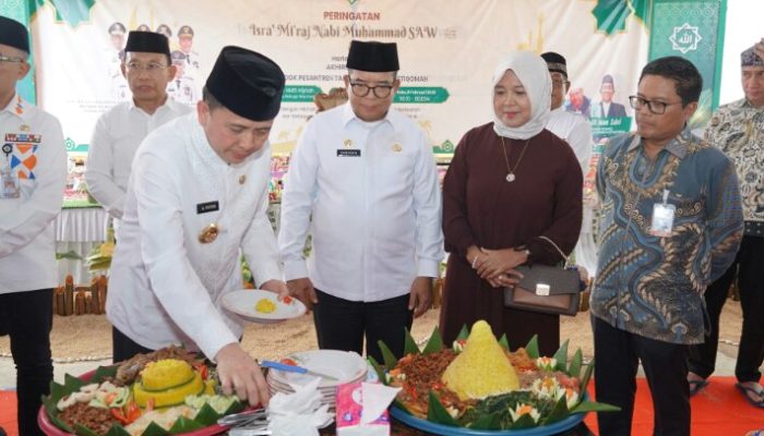 Pj Gubernur Lampung Hadiri Peringatan Isra Mi’raj dan Harlah Ponpes Al Hikmah Istiqomah