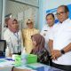 Pj. Gubernur Lampung, Samsudin, meninjau pelaksanaan kegiatan pelayanan kesehatan gratis Program Presiden Republik Indonesia di Puskesmas Gedong Tataan || Foto: Dinas Kominfo dan Statistik Provinsi Lampung