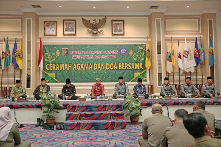 Pj. Gubernur Lampung Samsudin menghadiri Ceramah Agama dan Doa Bersama Satpol PP Provinsi Lampung || Foto: Adpim Pemprov