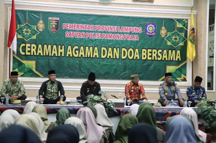 Pj. Gubernur Lampung, Samsudin menghadiri Acara Ceramah Agama dan Doa Bersama Dalam Rangka Pembinaan Mental Spiritual Pegawai serta Mempererat Tali Silaturahmi antar Anggota Satpol PP Provinsi Lampung || Foto: Dinas Kominfotik Provinsi Lampung