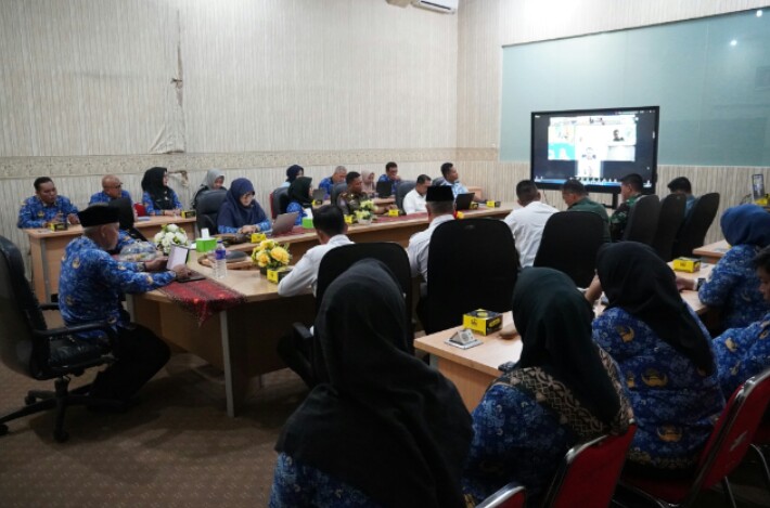 Staf Ahli Gubernur Bidang Ekonomi, Keuangan dan Pembangunan, Zainal Abidin mengikuti Rapat Koordinasi Pengendalian Inflasi Daerah dan Persiapan Angkutan Lebaran 2025 secara virtual || Foto: Dinas Kominfotik Provinsi Lampung