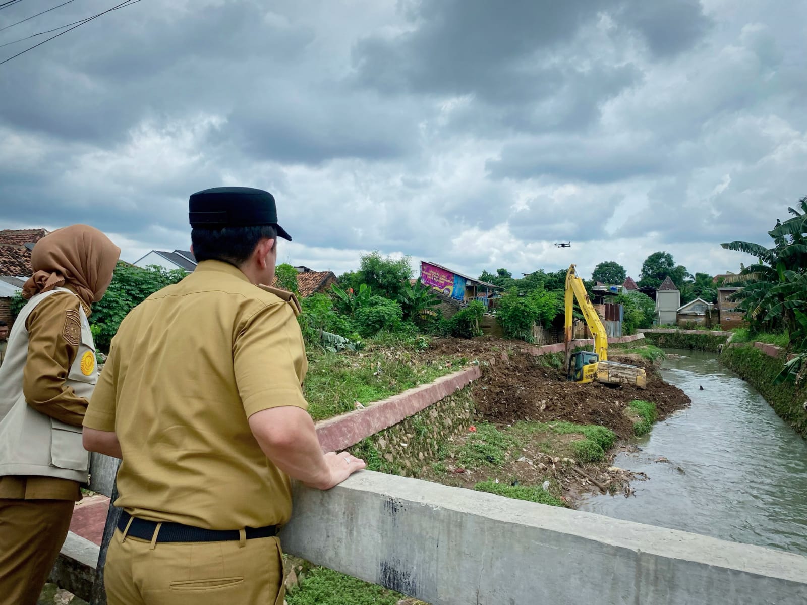 Pemprov Lampung berkoordinasi dengan BPBD Kota Bandar Lampung serta BBWS-MS untuk menangani sedimentasi di aliran sungai guna mengurangi risiko banjir lebih lanjut || Foto: Dinas Kominfotik Provinsi Lampung