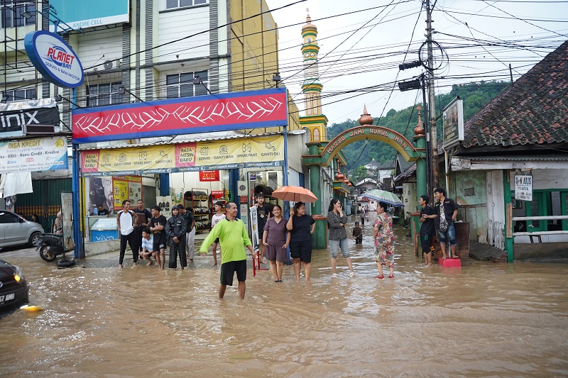Sejumlah warga di Kecamatan Panjang tergenang air usai diguyur hujan || Foto: Dok. Protokol Pemkot Bandar Lampung