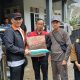 Pemkot Bandar Lampung melalui Asisten III bidang Administrasi Umum dan Dinas Sosial memberikan bantuan untuk warga tertimbun longsor || Foto: Dok.