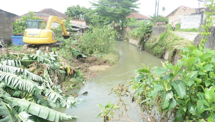 Pemkot Turunkan 3 Alat Berat Normalisasi Sungai di Kecamatan Tanjung Senang