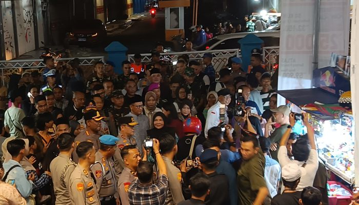 Kyai Mirza dan Bunda Eva Tinjau Pusat Perbelanjaan Ramayana