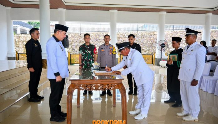 Bupati Pesawaran Lantik Tiga Penjabat Kepala Desa di Negeri Katon