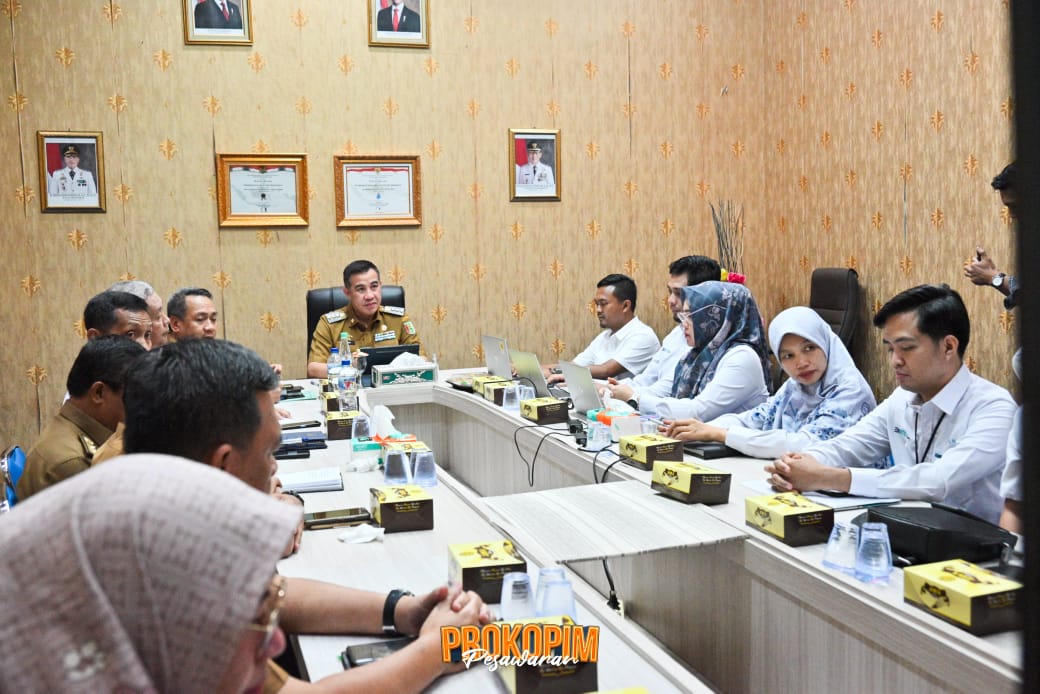 Bupati Pesawaran Dendi Ramadhona menghadiri rapat antara Pemerintah Kabupaten Pesawaran dengan pihak PT. PLN (Persero) Unit Induk Distribusi Lampung UP3 Pringsewu dan UP3 Tanjung Karang