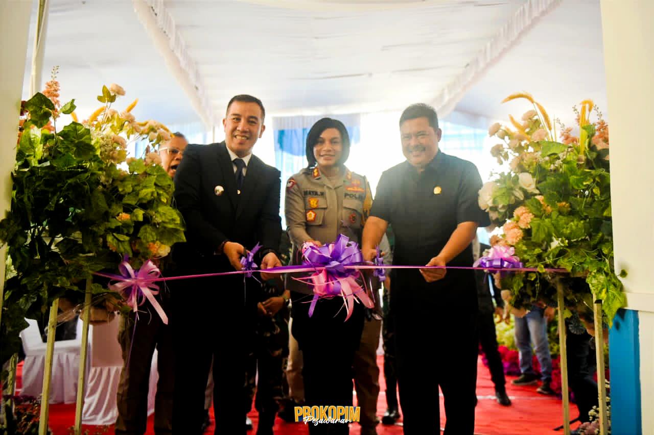Bupati Pesawaran Dendi Ramadhona meresmikan Kantor Unit Gakkum Satlantas Polres Pesawaran