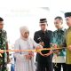 Pemotongan pita sebagai tanda peresmian Masjid Herkiar yang berlokasi di Kompleks Kompi Senapan A Batalyon 143/TWEJ, Kecamatan Gedongtataan