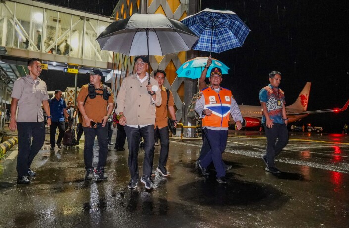 Gubernur Lampung, Rahmat Mirzani Djausal, mendapat sambutan hangat setibanya di Bandara Raden Intan II || Foto: Dinas Kominfotik Provinsi Lampung