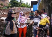 Walikota Eva Dwiana Berikan Santunan Kepada Anak Yatim Korban Longsor di Gedong Air