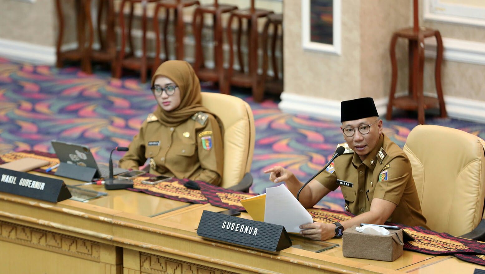 Gubernur Lampung Rahmat Mirzani saat memimpin Briefing Perdana bersama Wakil Gubernur Lampung Jihan Nurlela, yang diikuti Kepala OPD di Lingkungan Pemerintah Provinsi Lampung || Foto: Adpim Pemprov Lampung