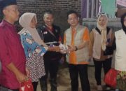 Bernas Yuniarta, Bagi bagi Nasi Bungkus dan Air Mineral Bagi Korban Banjir di Wayhalim Permai