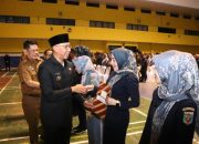 Pemprov Lampung melaksanakan Penyerahan Petikan Keputusan Gubernur Lampung Tentang Perpanjangan Tenaga Kontrak Dalam Masa Transisi Penataan Tenaga non-ASN di lingkungan Pemerintah Provinsi Lampung Tahun Anggaran 2025 || Foto: Dinas Kominfotik Provinsi Lampung
