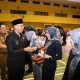 Pemprov Lampung melaksanakan Penyerahan Petikan Keputusan Gubernur Lampung Tentang Perpanjangan Tenaga Kontrak Dalam Masa Transisi Penataan Tenaga non-ASN di lingkungan Pemerintah Provinsi Lampung Tahun Anggaran 2025 || Foto: Dinas Kominfotik Provinsi Lampung