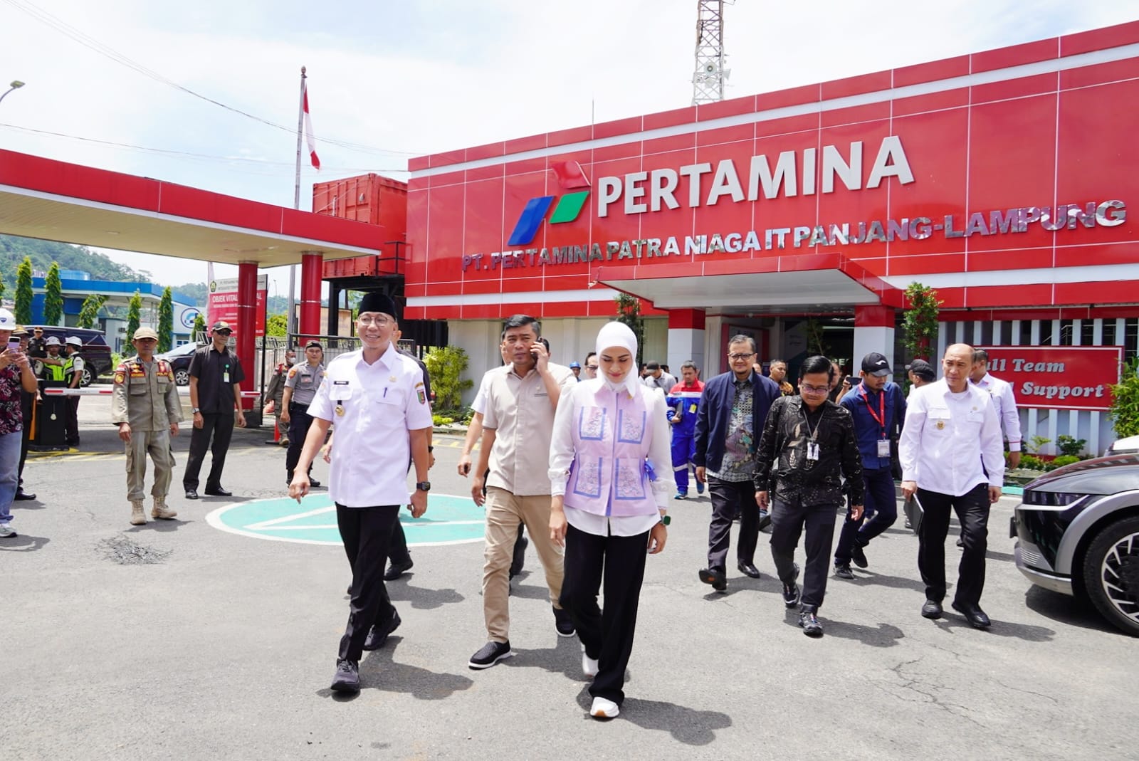 Gubernur Lampung, Rahmat Mirzani Djausal mendampingi Kunjungan Kerja Spesifik Komisi XII Dewan Perwakilan Rakyat (DPR) RI ke Integrated Terminal Panjang bertempat di Pertamina TBBM Panjang || Foto: Dinas Kominfotik Provinsi Lampung