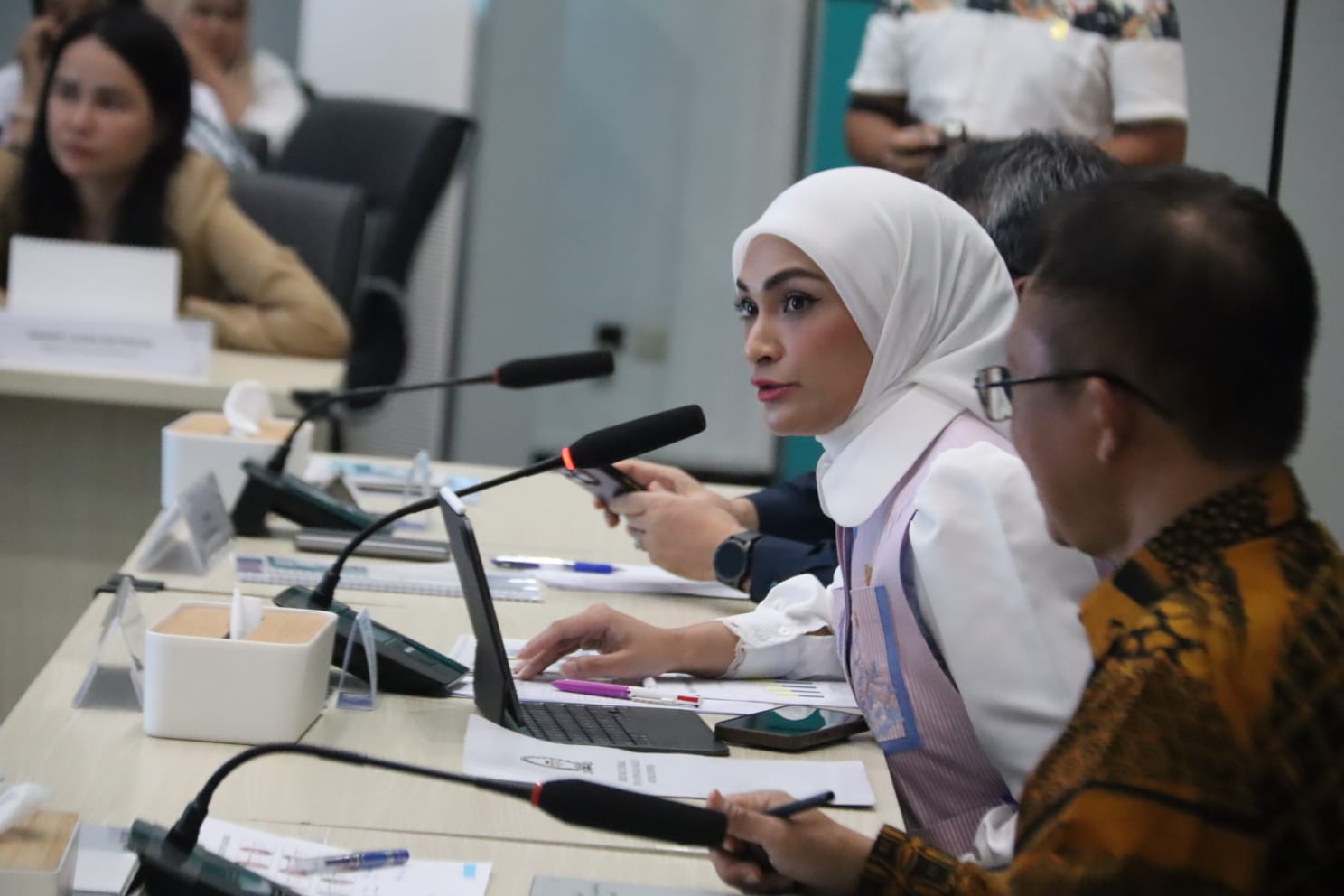Pimpinan Komisi XII DPR RI, yang membidangi energi, lingkungan hidup, investasi Putri Zulkifli Hasan saat memimpin kunjungan Kerja Spesifik DPRRI di PLN UID Lampung || Foto: PLN UID Lampung