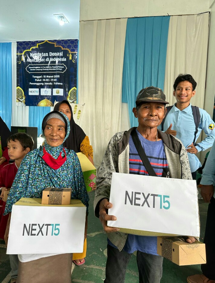 NEXT15 bersama LKS Apik Mandiri untuk menyalurkan 150 paket bantuan kepada anak yatim dan duafa di Panjang Selatan || Foto: Istimewa