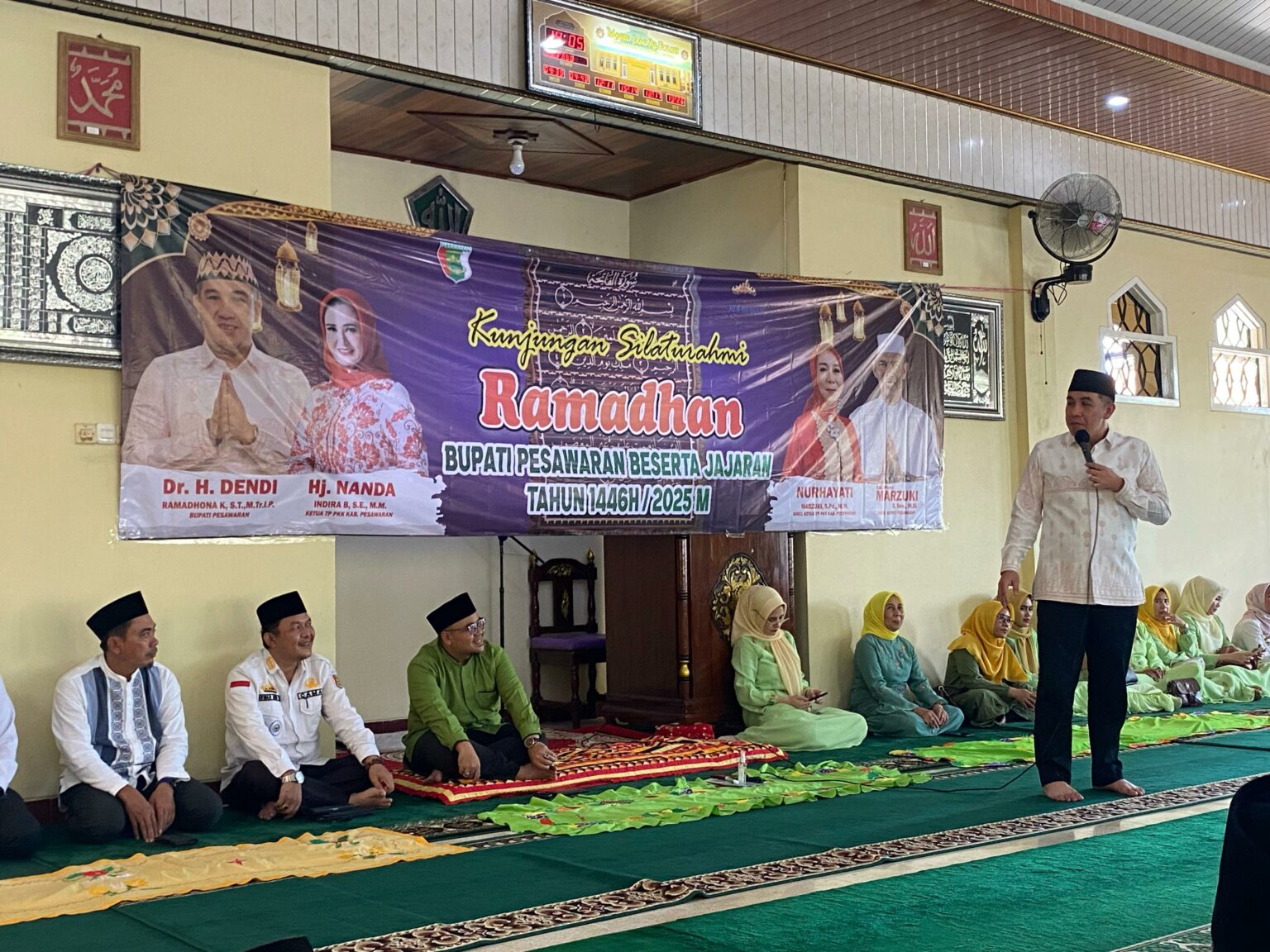 Bupati Pesawaran Dendi Ramadhona menggelar kunjungan Silaturahmi Ramadan 1446 H di Masjid Jami Al-Fallah, Desa Kedondong, Kecamatan Kedondong