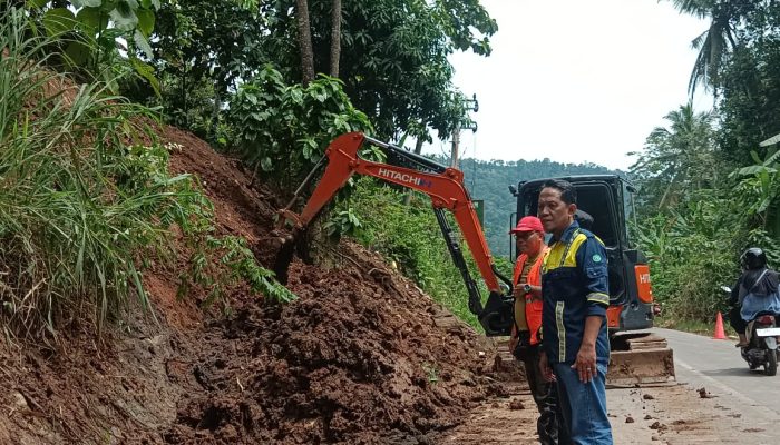 Jelang Lebaran, BMBK Lampung Benahi Drainase Jalan Lempasing-Padang Cermin