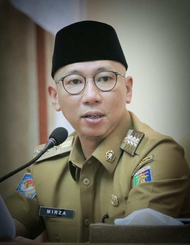 Gubernur Lampung, Rahmat Mirzani Djausal (Mirza) menyampaikan rasa duka cita mendalam atas insiden tragis di Kabupaten Way Kanan || Foto: Dinas Kominfotik Provinsi Lampung