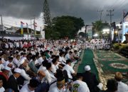 Ribuan masyarakat Lampung tumpah ruah memadati Jalan Dr. Susilo, Bandar Lampung, tepatnya di depan Mahan Agung, Rumah Dinas Gubernur Lampung, dalam rangka menghadiri kegiatan Lampung Bersholawat || Foto: Dinas Kominfotik Provinsi Lampung