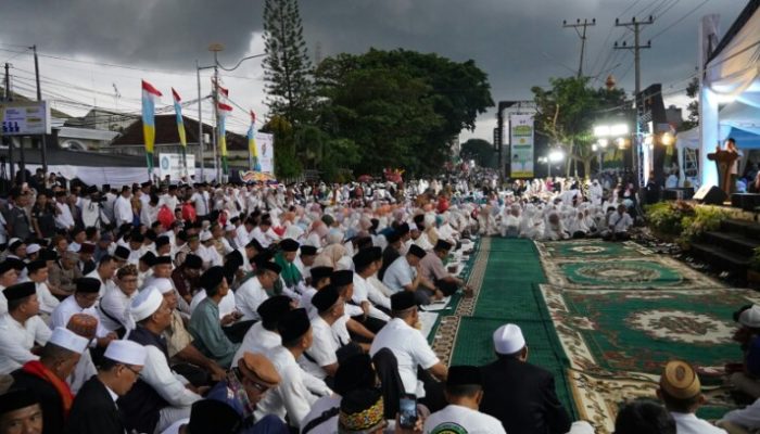Ribuan Warga Lampung Padati Lampung Bersholawat Peringatan Nuzulul Quran dan HUT ke-61 Provinsi Lampung