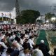 Ribuan masyarakat Lampung tumpah ruah memadati Jalan Dr. Susilo, Bandar Lampung, tepatnya di depan Mahan Agung, Rumah Dinas Gubernur Lampung, dalam rangka menghadiri kegiatan Lampung Bersholawat || Foto: Dinas Kominfotik Provinsi Lampung