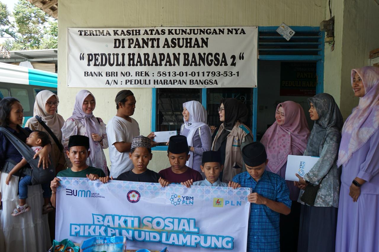 Persatuan Istri Karyawan dan Karyawati (PIKK) PLN UID Lampung melalui aksi sosial berbagi ke beberapa panti asuhan di wilayah Bandar Lampung || Foto: PLN UID Lampung