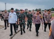 Gubernur Lampung, Rahmat Mirzani Djausal, menyambut kedatangan Kapolri Jenderal Listyo Sigit Prabowo dan Panglima TNI Jenderal Agus Subiyanto pada rangkaian kunjungan kerja di Provinsi Lampung || Foto: Dinas Kominfotik Provinsi Lampung