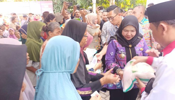 Pemkot Bersama BAZNAS Bandar Lampung Bagikan 80 Ton Beras