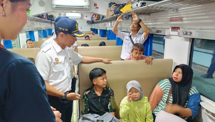 Tingkatkan Kenyamanan, PT KAI Tanjungkarang Tambah Personil Keamanan dan 840 Tempat Duduk