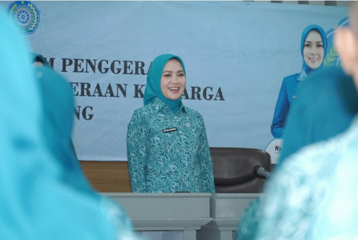 Ketua TP. PKK Provinsi Lampung, Purnama Wulan Sari memimpin langsung Rapat Koordinasi yang dirangkai dengan kegiatan Halal Bihalal Idul Fitri 1446 H || Foto: Dinas Kominfotik Provinsi Lampung