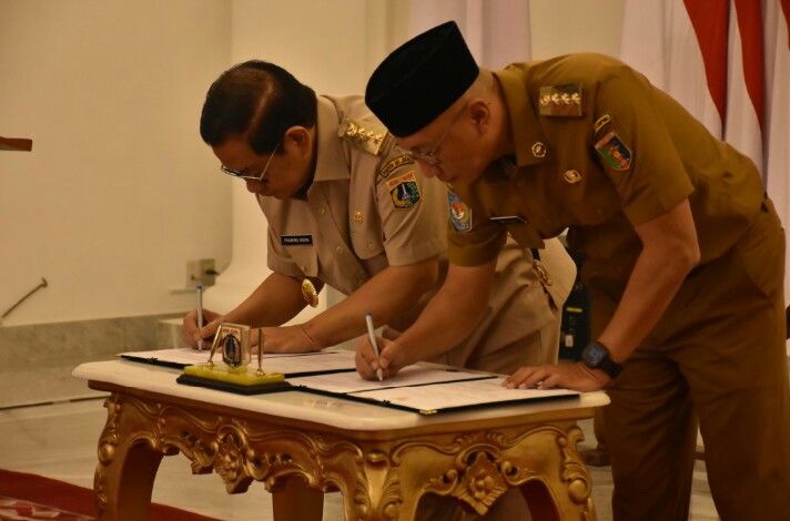 Penandatangan Nota Kesepahaman (MoU) strategis antara Pemerintah Provinsi Lampung dan Pemerintah Provinsi DKI Jakarta di Balai Kota DKI Jakarta || Foto: Dinas Kominfotik Provinsi Lampung