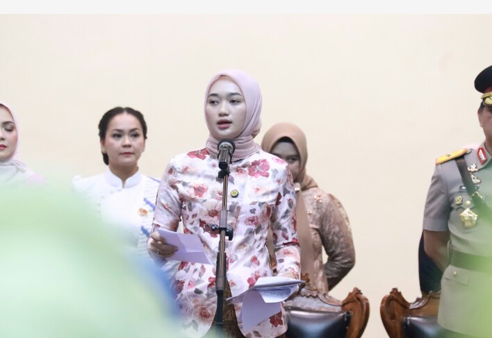Wakil Gubernur Jihan Nurlela bertindak sebagai Pembina Upacara pada Upacara Peringatan Hari Kartini ke-146 Tahun 2025 Tingkat Provinsi Lampung || Foto: Dinas Kominfotik Provinsi Lampung