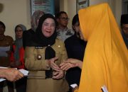 Walikota Eva Dwiana Berikan Santunan Rp 400 ribu Setiap Rumah Terdampak Banjir