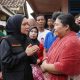 Ketua PMI Provinsi Lampung, Purnama Wulan Sari Mirza, meninjau warga yang terdampak banjir di Kecamatan Panjang, Kota Bandar Lampung || Foto: Dinas Kominfotik Provinsi Lampung
