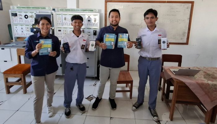 Semangat Hari Kartini, Srikandi PLN dan PAE Kenalkan Aplikasi PLN Mobile ke Siswa SMK BLK Bandar Lampung