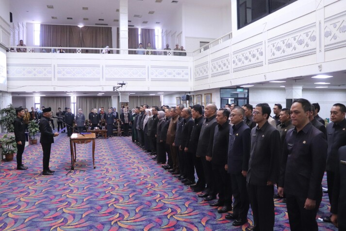 Gubernur Lampung, Rahmat Mirzani Djausal, melantik sekaligus mengambil sumpah/janji jabatan 54 Pejabat Administrator di Lingkungan Pemerintah Provinsi Lampung || Foto: Dinas Kominfotik Provinsi Lampung