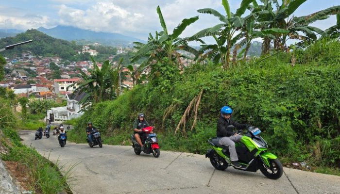 Dorong Pertumbuhan Ekosistem Motor Listrik, PLN UID Lampung Gandeng Kosmik Gelar Sunmori Hijau