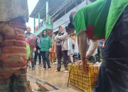 Walikota Eva Dwiana Salurkan 1.500 Nasi Bungkus Untuk Warga Terdampak Banjir di Panjang Utara