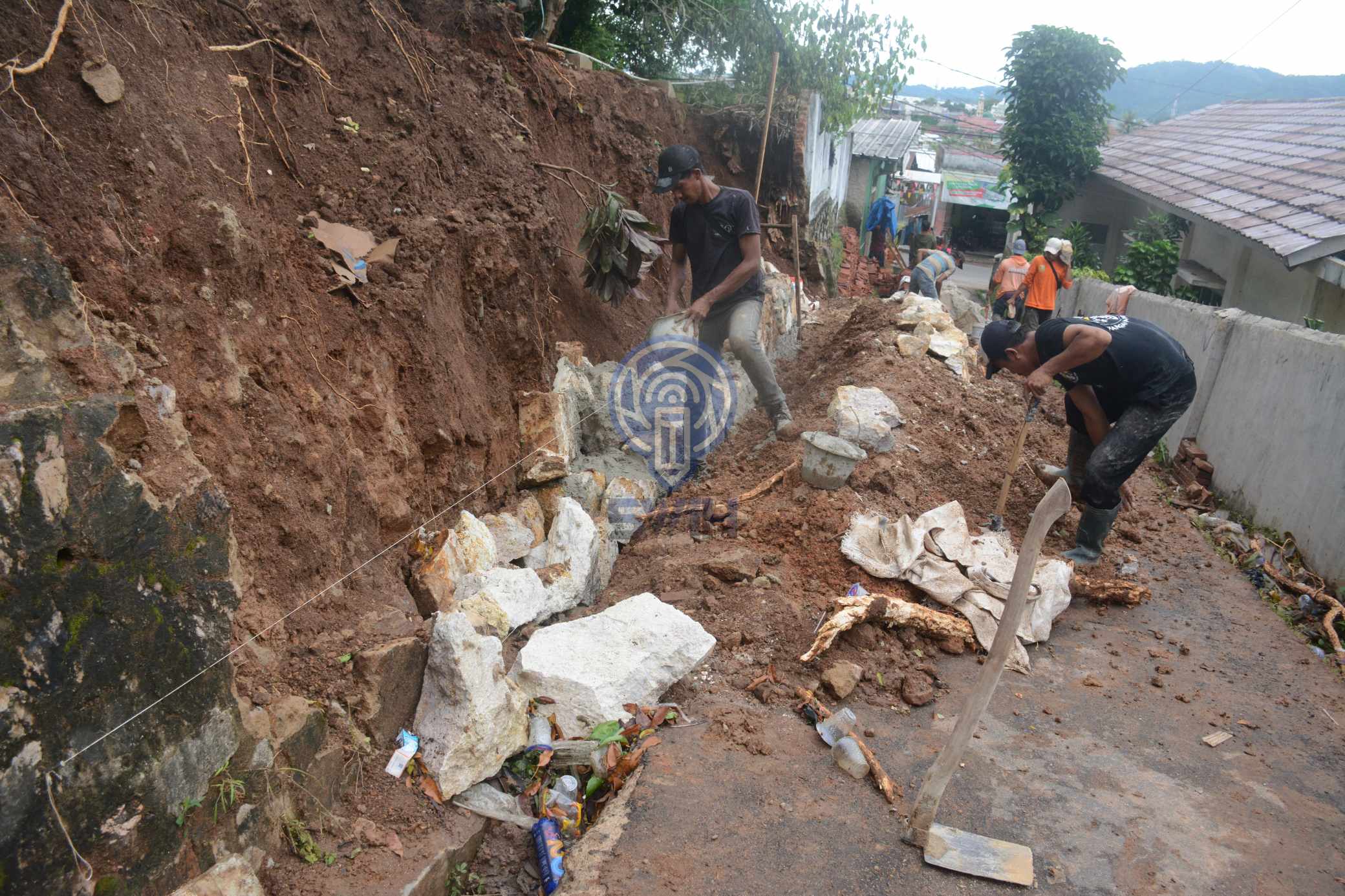 Dinas PU Bandar Lampung merampungkan sejumlah proyek perbaikan saluran drainase || Foto: 5W1HINDONESIA.ID