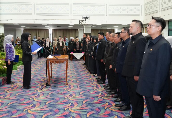 Wagub Lampung, Jihan Nurlela, secara resmi melantik dan mengambil sumpah/janji jabatan pejabat administrator dan pengawas di lingkungan Pemerintah Provinsi Lampung Tahun 2025 || Foto: Dinas Kominfotik Provinsi Lampung