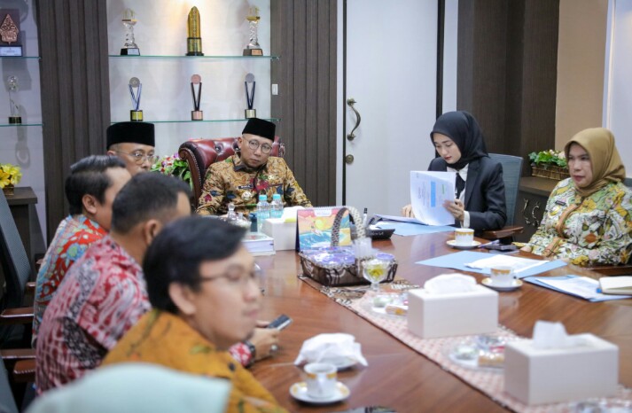 Gubernur Lampung Rahmat Mirzani Djausal menerima kunjungan kerja (kunker) Ombudsman RI Provinsi Lampung di Ruang Kerja Gubernur || Foto: Adpim Pemprov Lampung